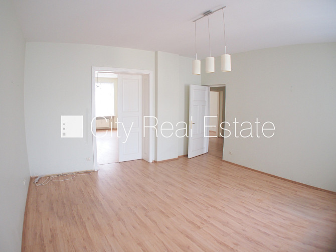 Projekts - Skolas 9, fasādes māja, renovēta māja, ieeja no ielas, kāpņu telpa pēc Rīga - foto 4