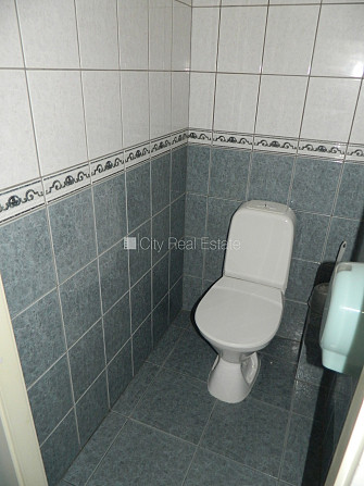 Fasādes māja, labiekārtota apzaļumota teritorija, vieta vairākām automašīnām, ir lifts, Rīga - foto 17