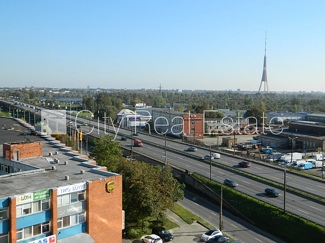 Fasādes māja, labiekārtota apzaļumota teritorija, vieta vairākām automašīnām, ir lifts, Rīga - foto 3