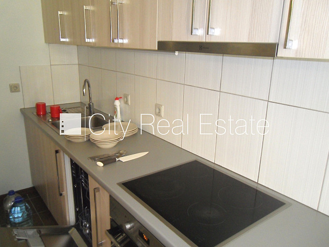 Fasādes māja, renovēta māja, ieeja no ielas un pagalma, kāpņu telpa pēc kosmētiskā Rīga - foto 11