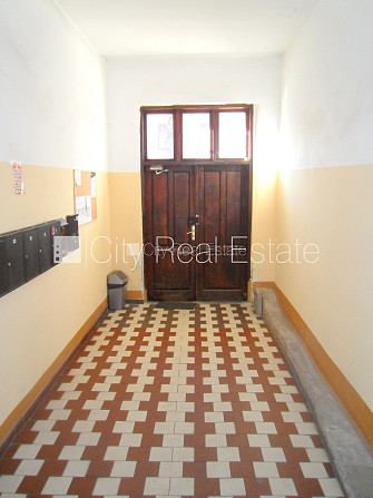 Fasādes māja, renovēta māja, ieeja no ielas un pagalma, kāpņu telpa pēc kosmētiskā Rīga - foto 15