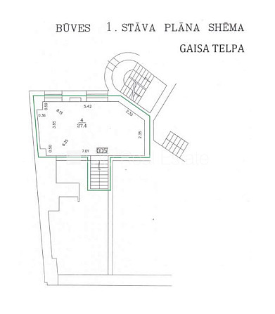Fasādes māja, apsaimniekošanas maksa mēnesī 100 EUR, ieeja no ielas, logi vērsti uz ielas Rīga - foto 11