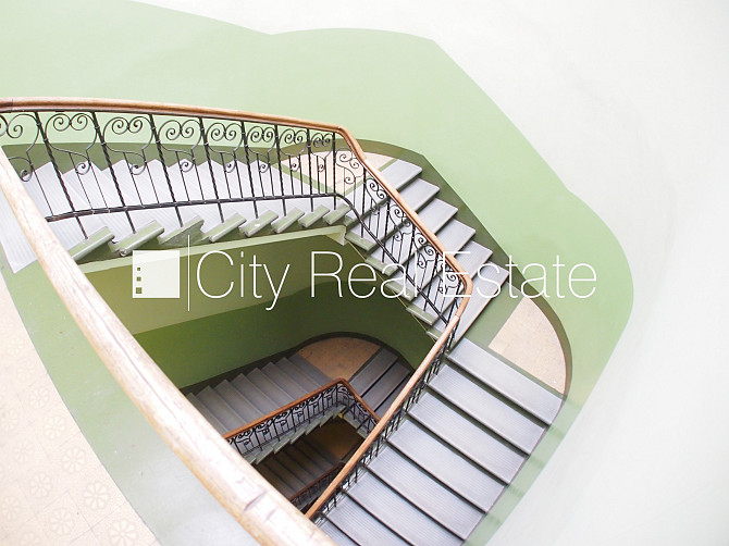 Fasādes māja, renovēta māja, ieeja no ielas, ir lifts, kāpņu telpa pēc kosmētiskā remonta, Rīga - foto 8