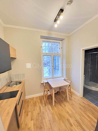 Fasādes māja, renovēta māja, slēgts pagalms, ieeja no ielas, kāpņu telpa pēc kapitālā Rīga - foto 6