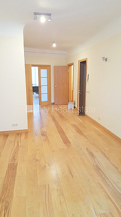 Fasādes māja, renovēta māja, ieeja no ielas, ir lifts, kāpņu telpa pēc kapitālā remonta, Rīga - foto 6