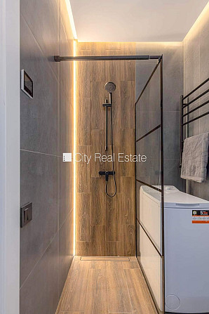 Fasādes māja, renovēta māja, slēgts pagalms, ieeja no ielas un pagalma, kāpņu telpa pēc Rīga - foto 13