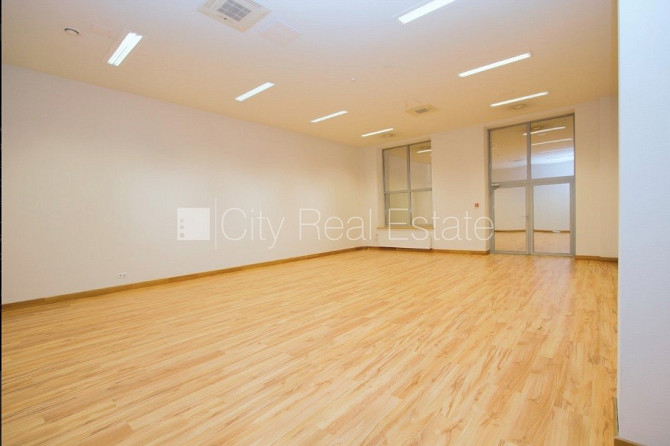 Renovēta māja, viena kvadrātmetra apsaimniekošanas maksa mēnesī  2.85 EUR, apsargāta Rīga - foto 1