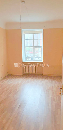 Fasādes māja, renovēta māja, ieeja no ielas, ir lifts, kāpņu telpa pēc kapitālā remonta, Rīga - foto 5