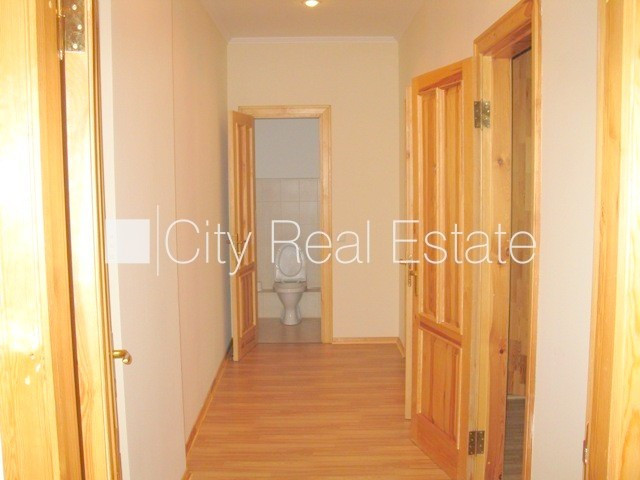 Pagalma māja, renovēta māja, slēgta teritorija, ieeja no pagalma, ir lifts, kāpņu telpa pēc Rīga - foto 12