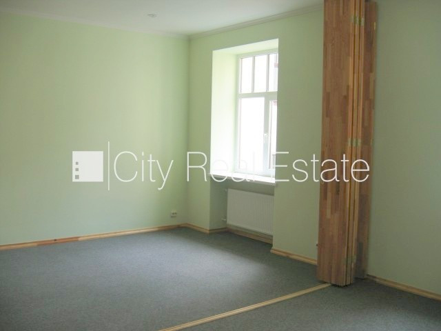 Pagalma māja, renovēta māja, slēgta teritorija, ieeja no pagalma, ir lifts, kāpņu telpa pēc Rīga - foto 13