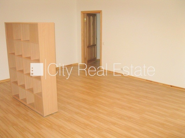 Pagalma māja, renovēta māja, slēgta teritorija, ieeja no pagalma, ir lifts, kāpņu telpa pēc Rīga - foto 8