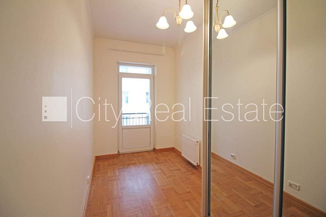 Fasādes māja, renovēta māja, slēgts pagalms, ir lifts, kāpņu telpa pēc kapitālā remonta, Rīga - foto 11