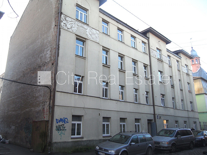 Fasādes māja, ieeja no ielas, logi vērsti uz pagalma pusi, istaba izolēta 18 m2, augstie Rīga - foto 19