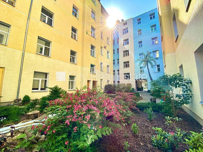 Fasādes māja, renovēta māja, slēgts pagalms, ieeja no ielas, kāpņu telpa pēc kosmētiskā Rīga - foto 12