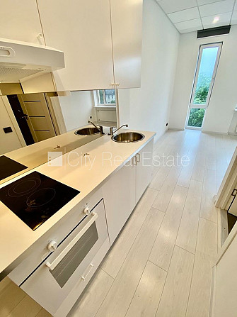 Fasādes māja, renovēta māja, ieeja no ielas, ir lifts, kāpņu telpa pēc kapitālā remonta, Rīga - foto 5