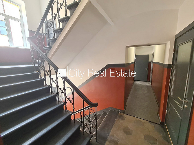 Fasādes māja, renovēta māja, slēgts pagalms, ieeja no ielas un pagalma, kāpņu telpa pēc Rīga - foto 11