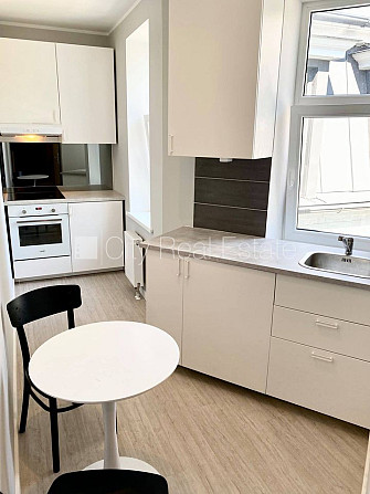 Pagalma ēka, renovēta māja, slēgts pagalms, ieeja no ielas un pagalma, kāpņu telpa pēc Rīga - foto 2