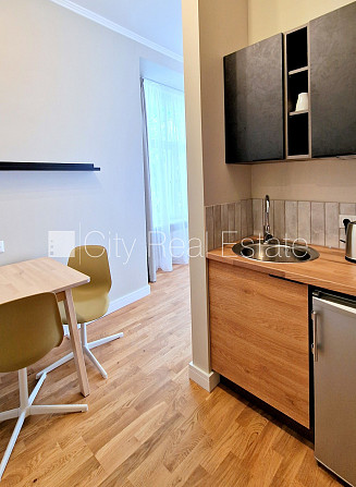 Fasādes māja, renovēta māja, labiekārtota apzaļumota teritorija, bruģēts piebraucamais Rīga - foto 2