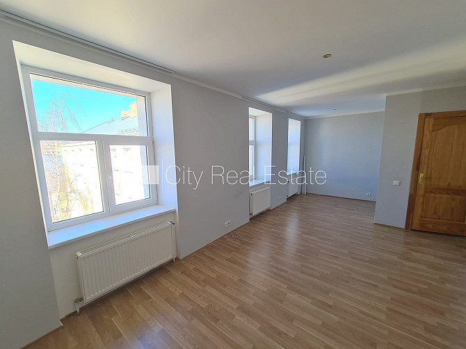 Fasādes māja, renovēta māja, slēgts pagalms, ieeja no ielas un pagalma, kāpņu telpa pēc Rīga - foto 5