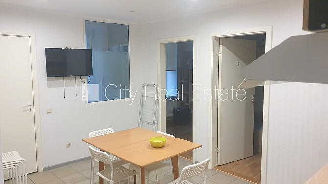 Fasādes māja, renovēta māja, slēgts pagalms, ieeja no pagalma, puspagrabs, kāpņu telpa pēc Rīga - foto 4