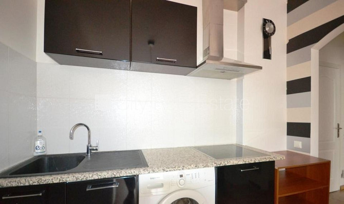 Fasādes māja, renovēta māja, ieeja no ielas, ir lifts, kāpņu telpa pēc kapitālā remonta, Rīga - foto 2