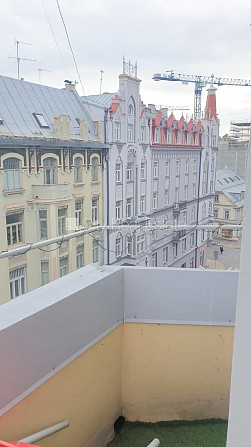 Fasādes māja, renovēta māja, ieeja no ielas, ir lifts, kāpņu telpa pēc kosmētiskā remonta, Rīga - foto 11