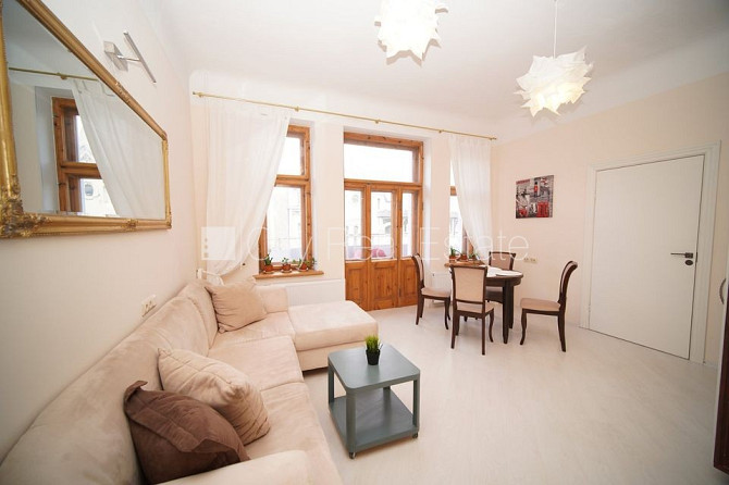 Fasādes māja, renovēta māja, ieeja no ielas, ir lifts, kāpņu telpa pēc kosmētiskā remonta, Rīga - foto 2