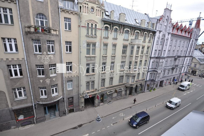 Fasādes māja, renovēta māja, ieeja no ielas, ir lifts, kāpņu telpa pēc kosmētiskā remonta, Rīga - foto 10