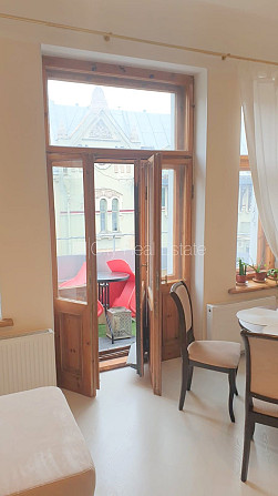 Fasādes māja, renovēta māja, ieeja no ielas, ir lifts, kāpņu telpa pēc kosmētiskā remonta, Rīga - foto 7