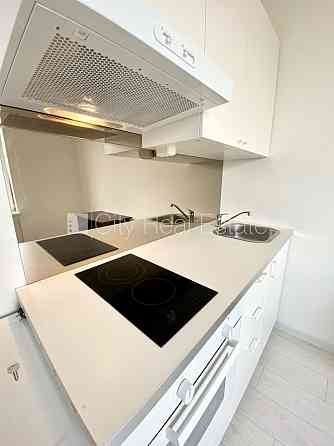 Фасадный дом, реновированный дом, закрытый двор, вход с улицы, лифт, лестничная Rīga