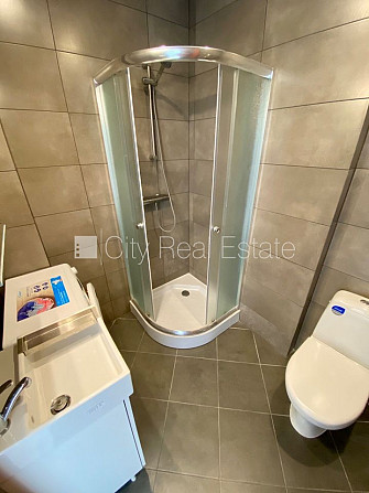 Fasādes māja, renovēta māja, slēgts pagalms, ieeja no ielas, ir lifts, kāpņu telpa pēc Rīga - foto 9