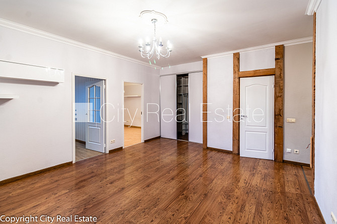 Fasādes māja, renovēta māja, slēgts pagalms, iespēja nomāt autostāvvietu, ieeja no ielas, Rīga - foto 2