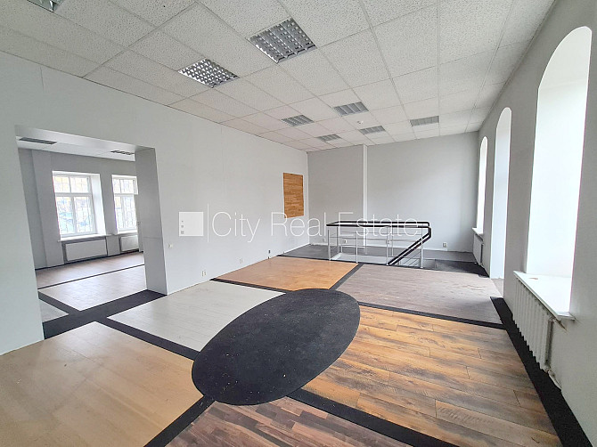 Fasādes māja, pagrabstāvā pieejama noliktava, vieta automašīnai, ieeja no ielas, ieeja no Rīga - foto 2