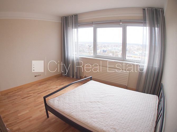 Jaunceltne, slēgta teritorija, ieeja no ielas, logi vērsti uz ielas pusi, viena istaba izolēta, Rīga - foto 15