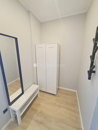 Fasādes māja, renovēta māja, ieeja no ielas, kāpņu telpa pēc kapitālā remonta, logi Rīga - foto 13