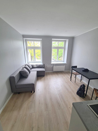 Fasādes māja, renovēta māja, ieeja no ielas, kāpņu telpa pēc kapitālā remonta, logi Rīga - foto 7