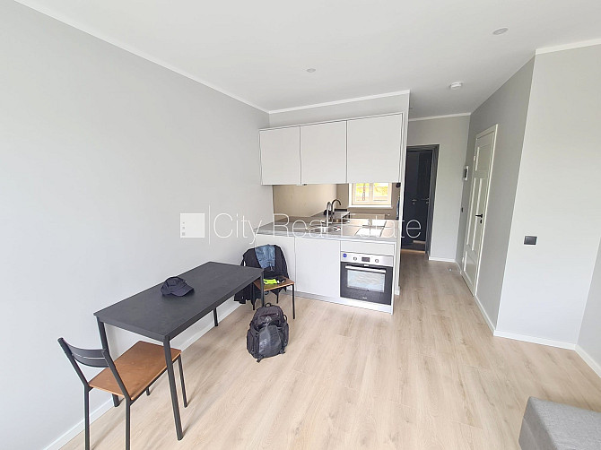 Fasādes māja, renovēta māja, ieeja no ielas, kāpņu telpa pēc kapitālā remonta, logi Rīga - foto 1