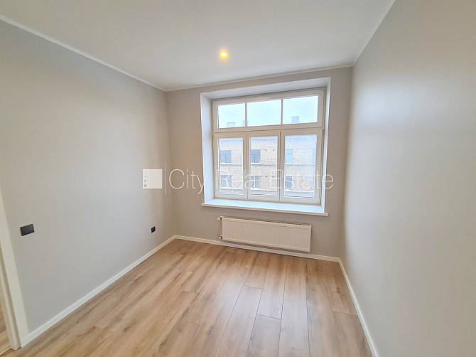 Fasādes māja, renovēta māja, slēgts pagalms, ieeja no ielas un pagalma, kāpņu telpa pēc Rīga - foto 6