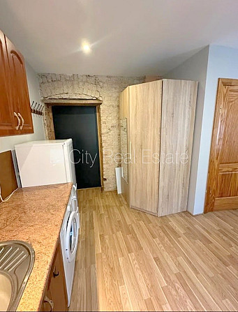 Pagalma ēka, renovēta māja, slēgts pagalms, ieeja no ielas un pagalma, kāpņu telpa pēc Rīga - foto 5