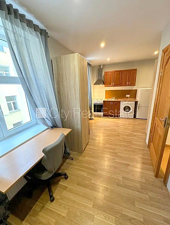 Pagalma ēka, renovēta māja, slēgts pagalms, ieeja no ielas un pagalma, kāpņu telpa pēc Rīga - foto 1