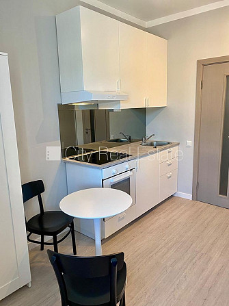 Fasādes māja, renovēta māja, slēgts pagalms, ieeja no ielas, kāpņu telpa pēc kapitālā Rīga - foto 5