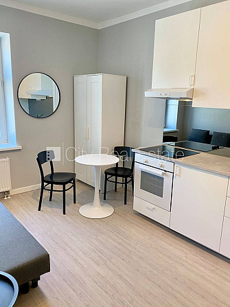 Fasādes māja, renovēta māja, slēgts pagalms, ieeja no ielas, kāpņu telpa pēc kapitālā Rīga - foto 4