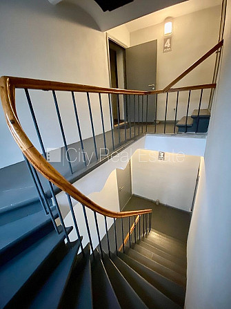 Pagalma ēka, renovēta māja, slēgts pagalms, ieeja no ielas un pagalma, kāpņu telpa pēc Rīga - foto 11