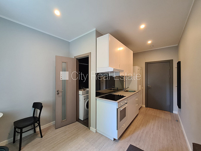 Fasādes māja, renovēta māja, slēgts pagalms, ieeja no ielas, kāpņu telpa pēc kapitālā Rīga - foto 1