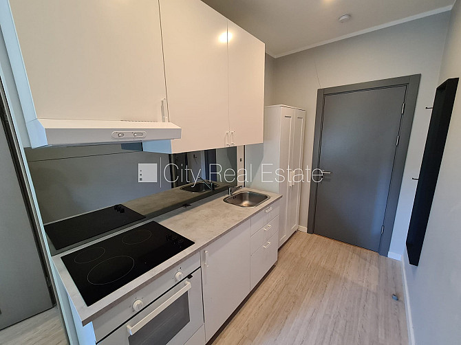 Fasādes māja, renovēta māja, slēgts pagalms, ieeja no ielas, kāpņu telpa pēc kapitālā Rīga - foto 3