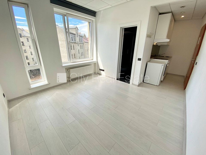 Renovēta māja, slēgts pagalms, ieeja no ielas, ir lifts, kāpņu telpa pēc kapitālā remonta, Rīga - foto 1