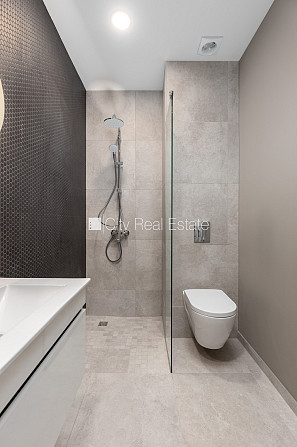 Pagalma ēka, renovēta māja, slēgts pagalms, ieeja no ielas un pagalma, ir lifts, kāpņu telpa Rīga - foto 7