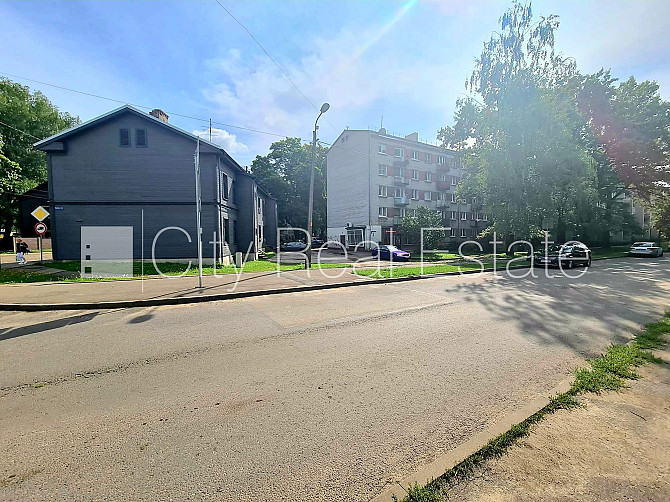 Fasādes māja, ieeja no ielas un pagalma, telpas izolētas, centrālā apkure, lielie skatlogi, Rīga - foto 4