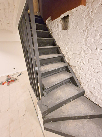 Fasādes māja, renovēta māja, slēgts pagalms, ieeja no ielas, puspagrabs, kāpņu telpa pēc Rīga - foto 12