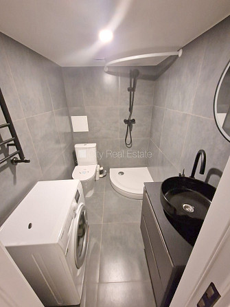 Fasādes māja, renovēta māja, slēgts pagalms, ieeja no ielas, puspagrabs, kāpņu telpa pēc Rīga - foto 10